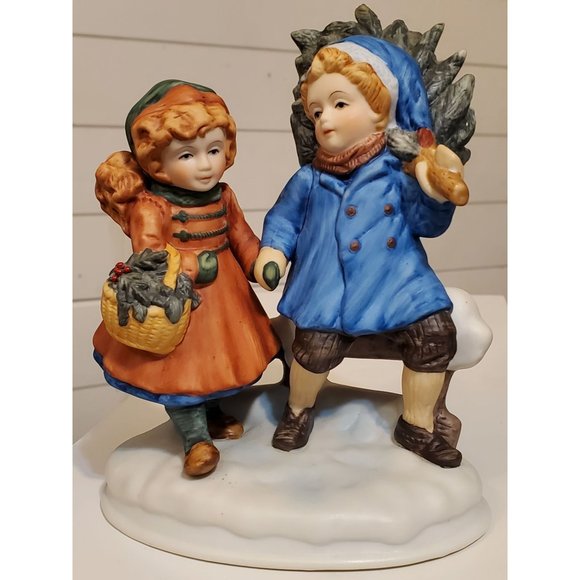 Vintage Avon Christmas Memories 1981 Porcelain Figurine - Picture 1 of 16
